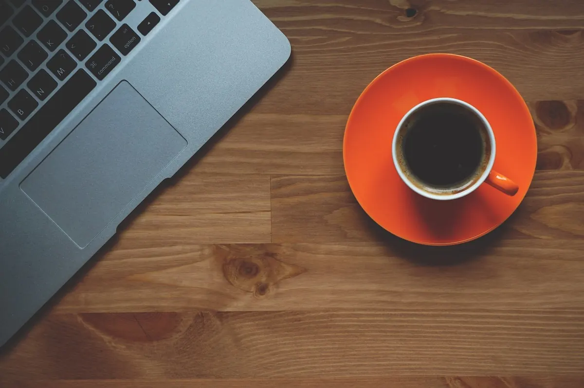 Comparison: Freelance vs Staff Contracts for Aspiring Columnists
